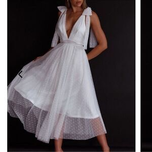 NWT One and Only Collective Tie Shoulder Mesh Tulle Dress Deep V Midi White Gown